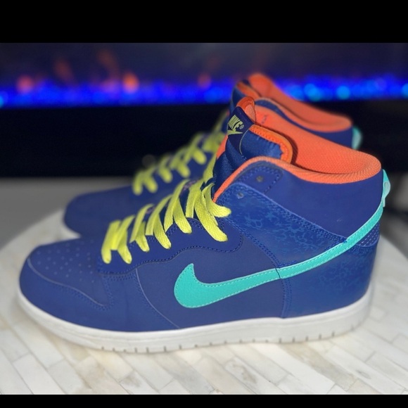 Nike Dunk Hi - Picture 2 of 11